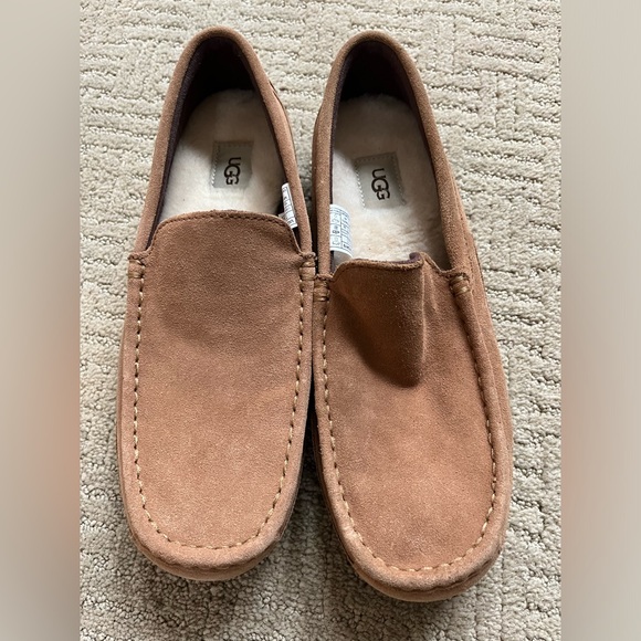 Men’s Ugg Slippers - Picture 6 of 10